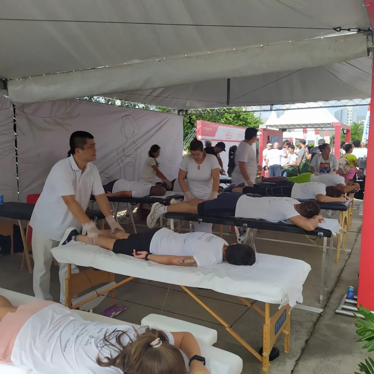 Quick Massage no Track&Field Shopping Esplanada